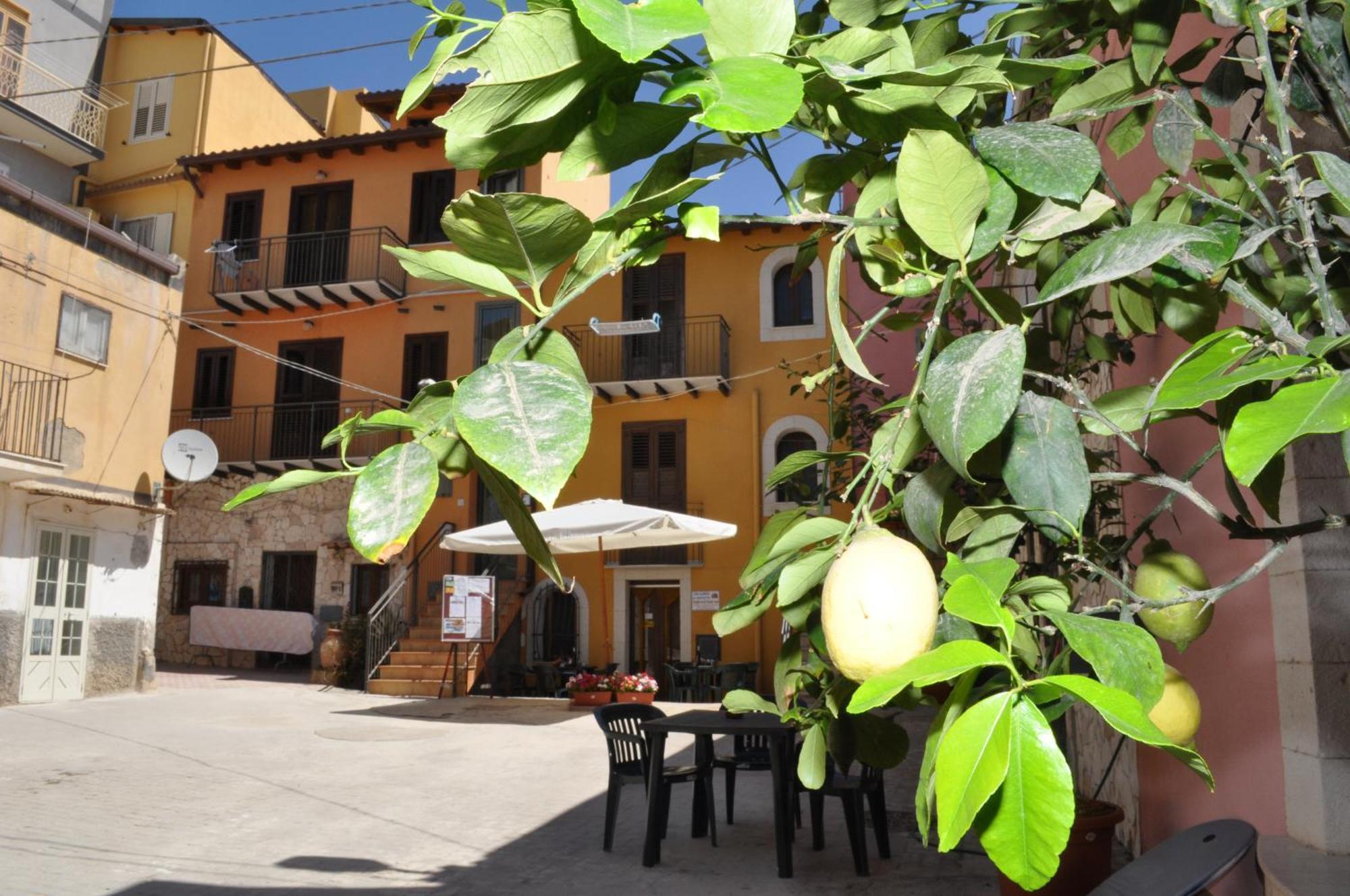 Case Albergo Al Cortiletto Licata Exterior foto